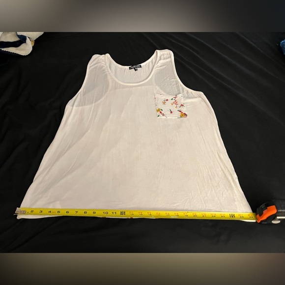 Junior’s Attitude Not Included floral tank with pocket in size 2x - Picture 7 of 9